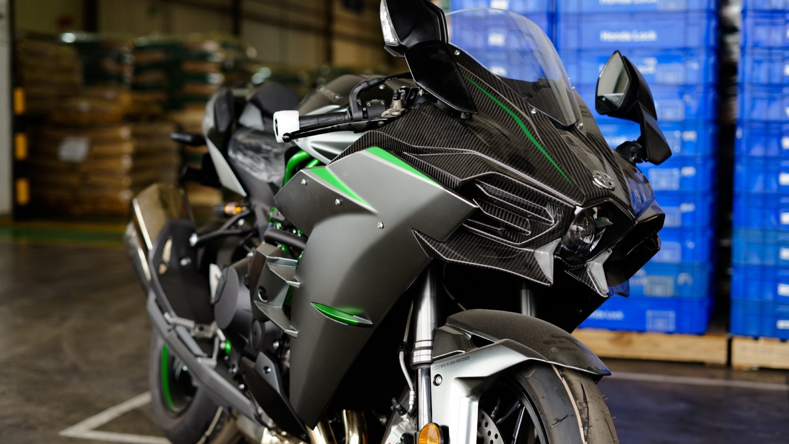 Kawasaki Ninja H2 Carbon 2021 đầu tiên về Việt Nam giá hơn 1 tỷ đồng